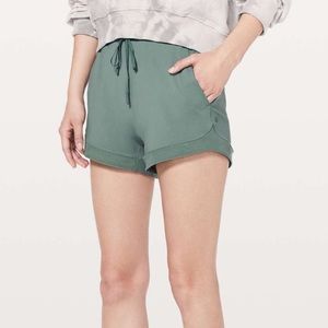 Lululemon Sunsetting Short *3"